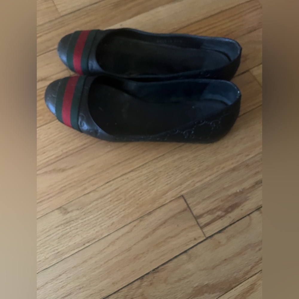 Gucci Black Flats with Red and Green Stripes - Picture 2 of 6